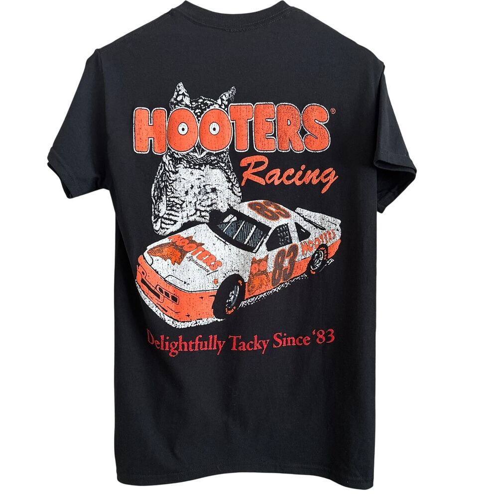 Hooters Racing Tee -‎ Size Small Men's - NWOT